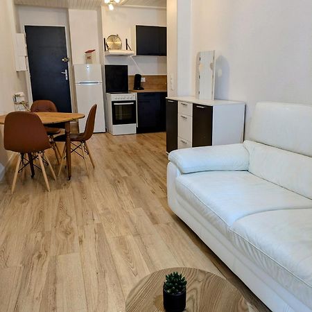 Sous La Tour Daire Poligny  Dış mekan fotoğraf