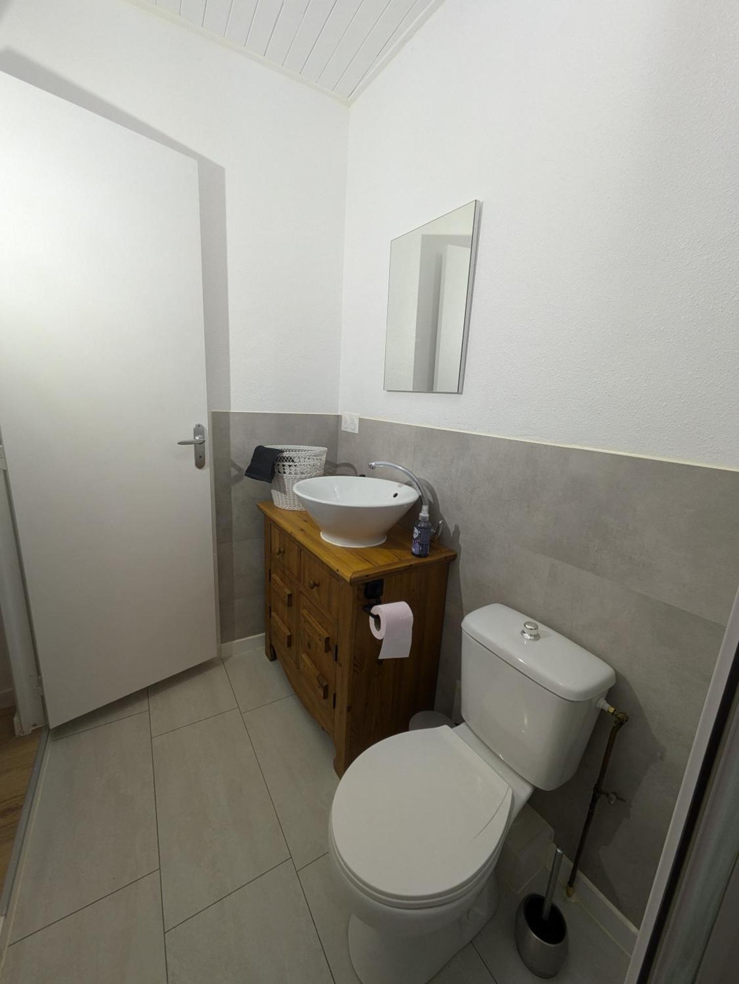 Sous La Tour Daire Poligny  Dış mekan fotoğraf