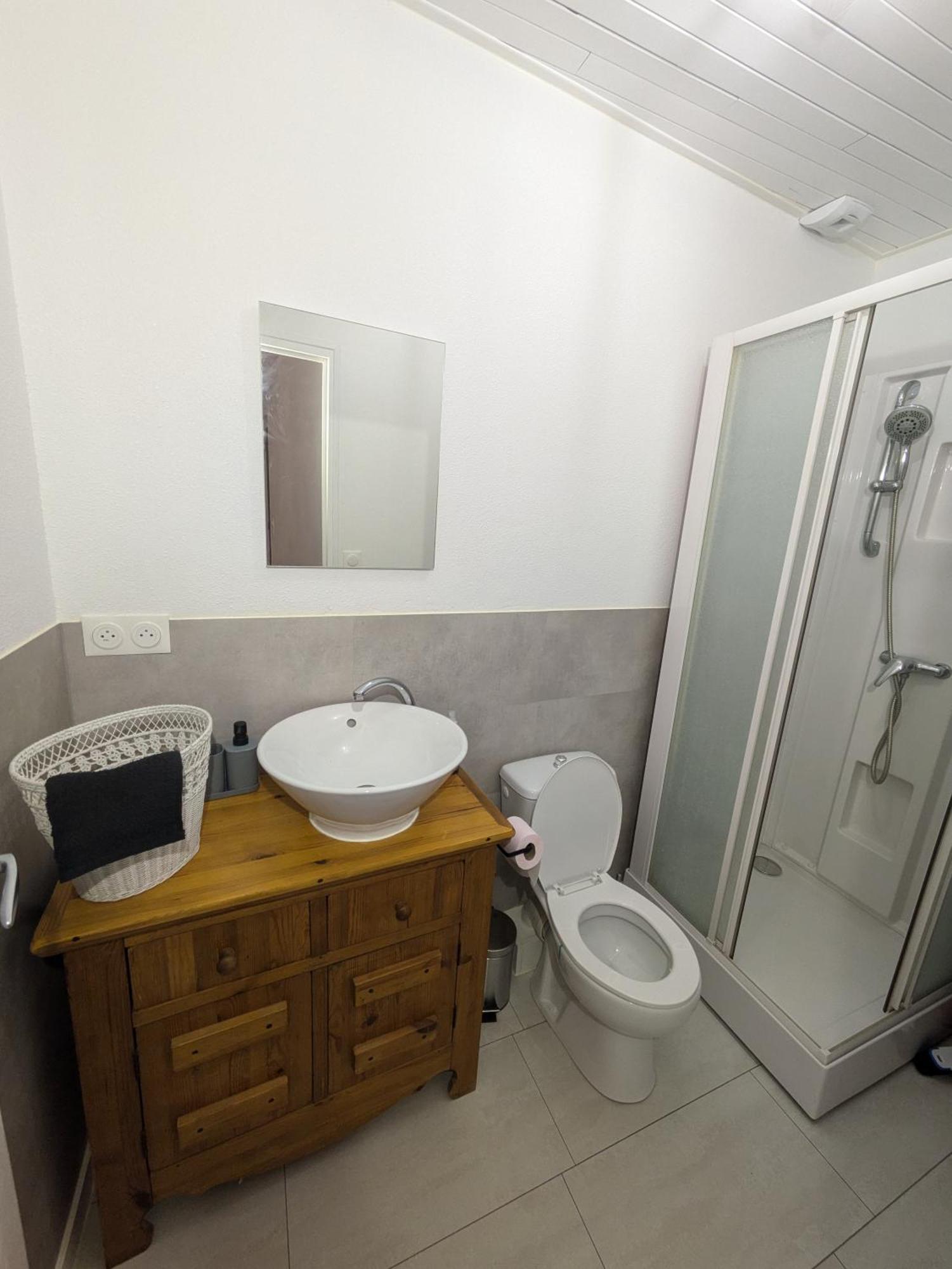 Sous La Tour Daire Poligny  Dış mekan fotoğraf